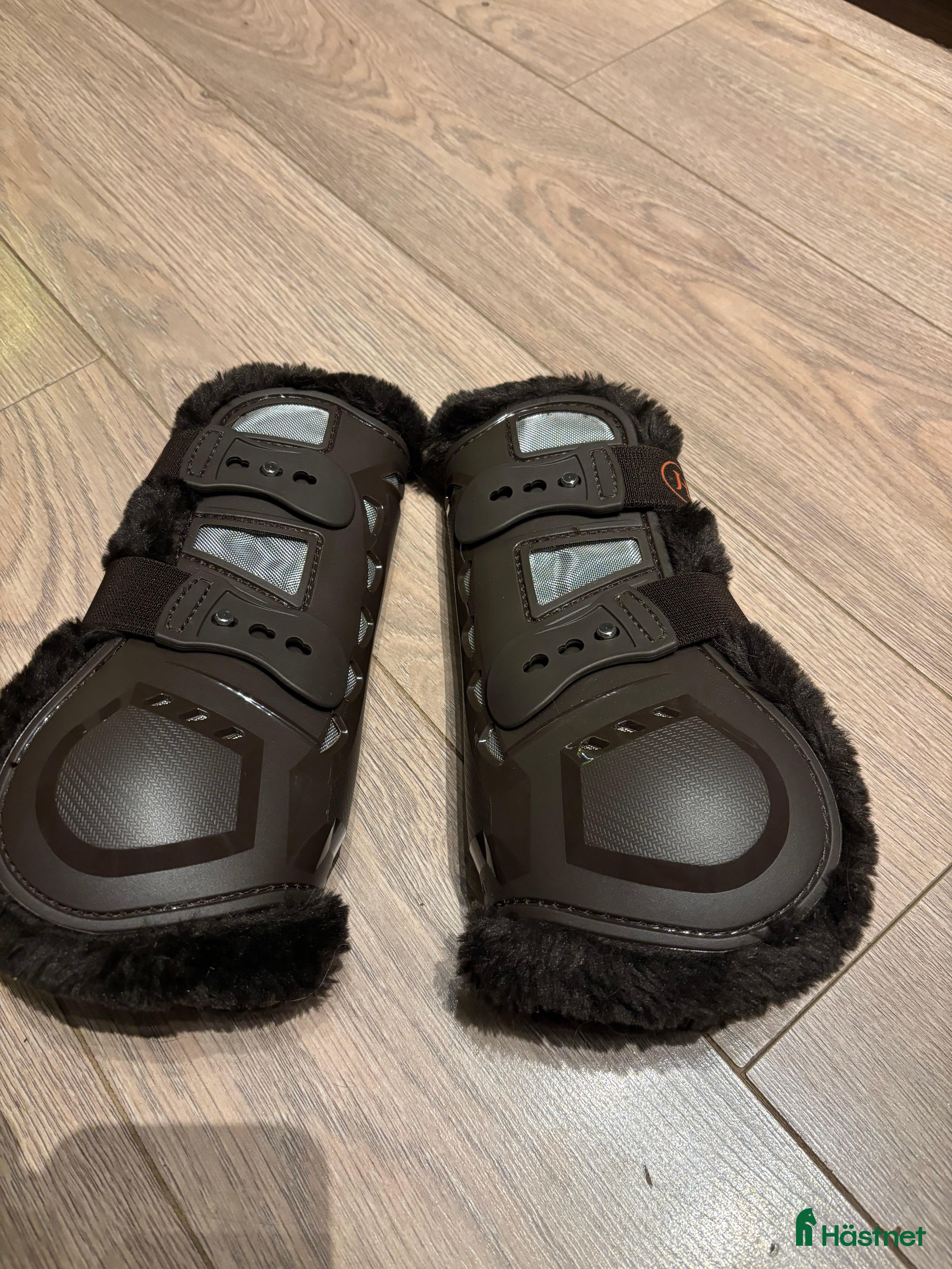 Benskydd hästutrustning till salu: Bruna benskydd  i Sollerön - Annons 3