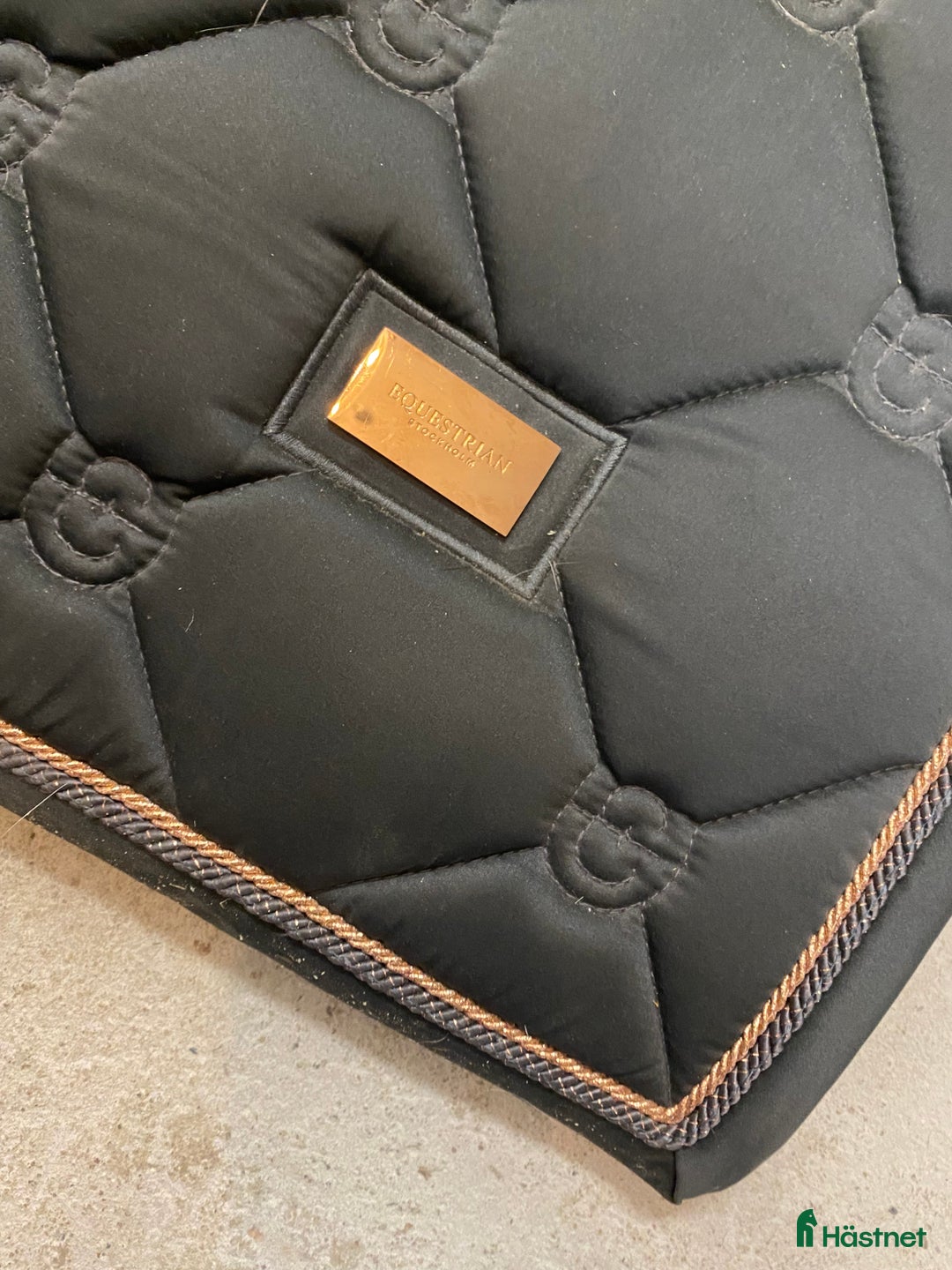 Schabrak & Vojlockar hästutrustning till salu: Es schabrak, full i Bergsjö - Annons 2