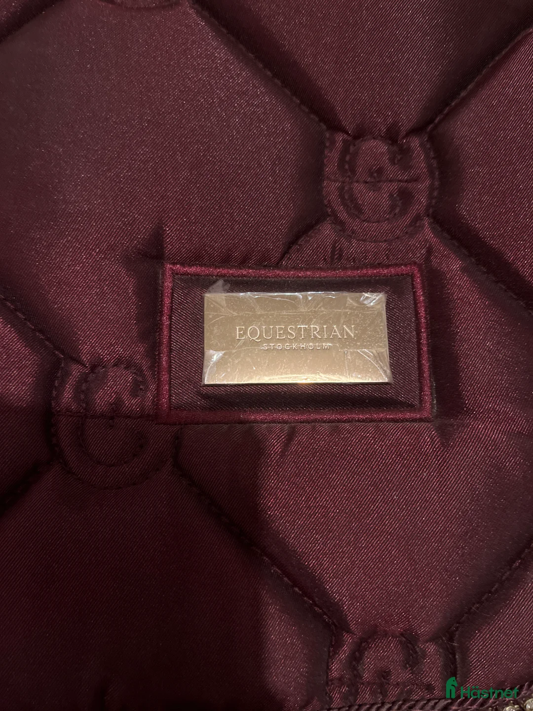 Schabrak & Vojlockar hästutrustning till salu: Equestrian Stockholm crystal merlot gold i Åkersberga - Annons 4