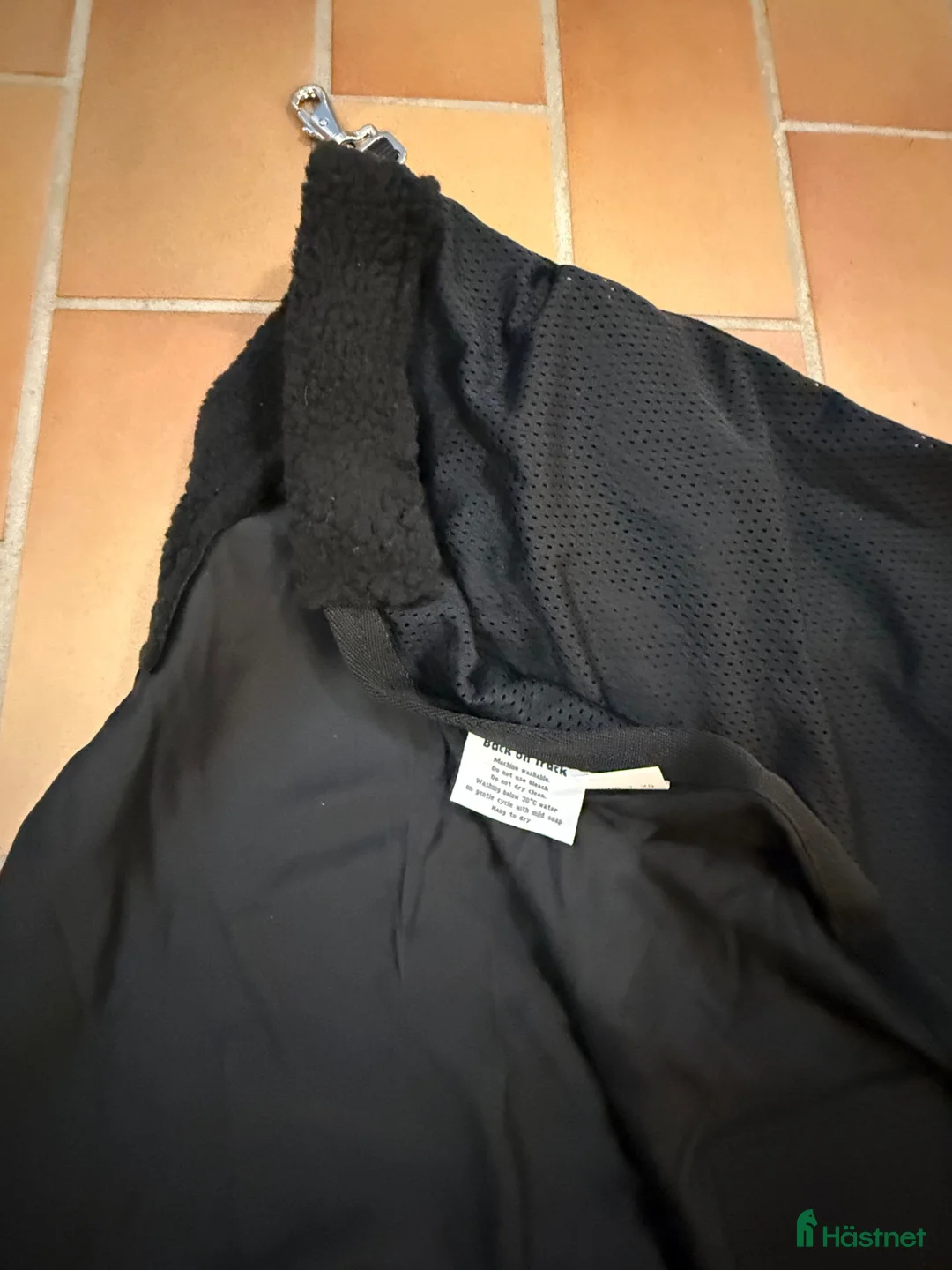 Täcken hästutrustning till salu: Back on Track 155cm med hals - Annons 3