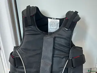 Säkerhetsvästar ryttarutrustning till salu: Säkerhetsväst för ungdom i Finspång - Annons 2