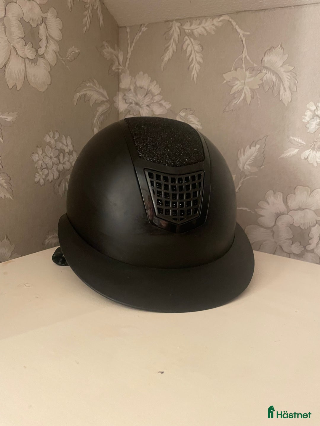 Hjälmar ryttarutrustning till salu: Glittrig hjälm från crw i Rengsjö - Annons 1