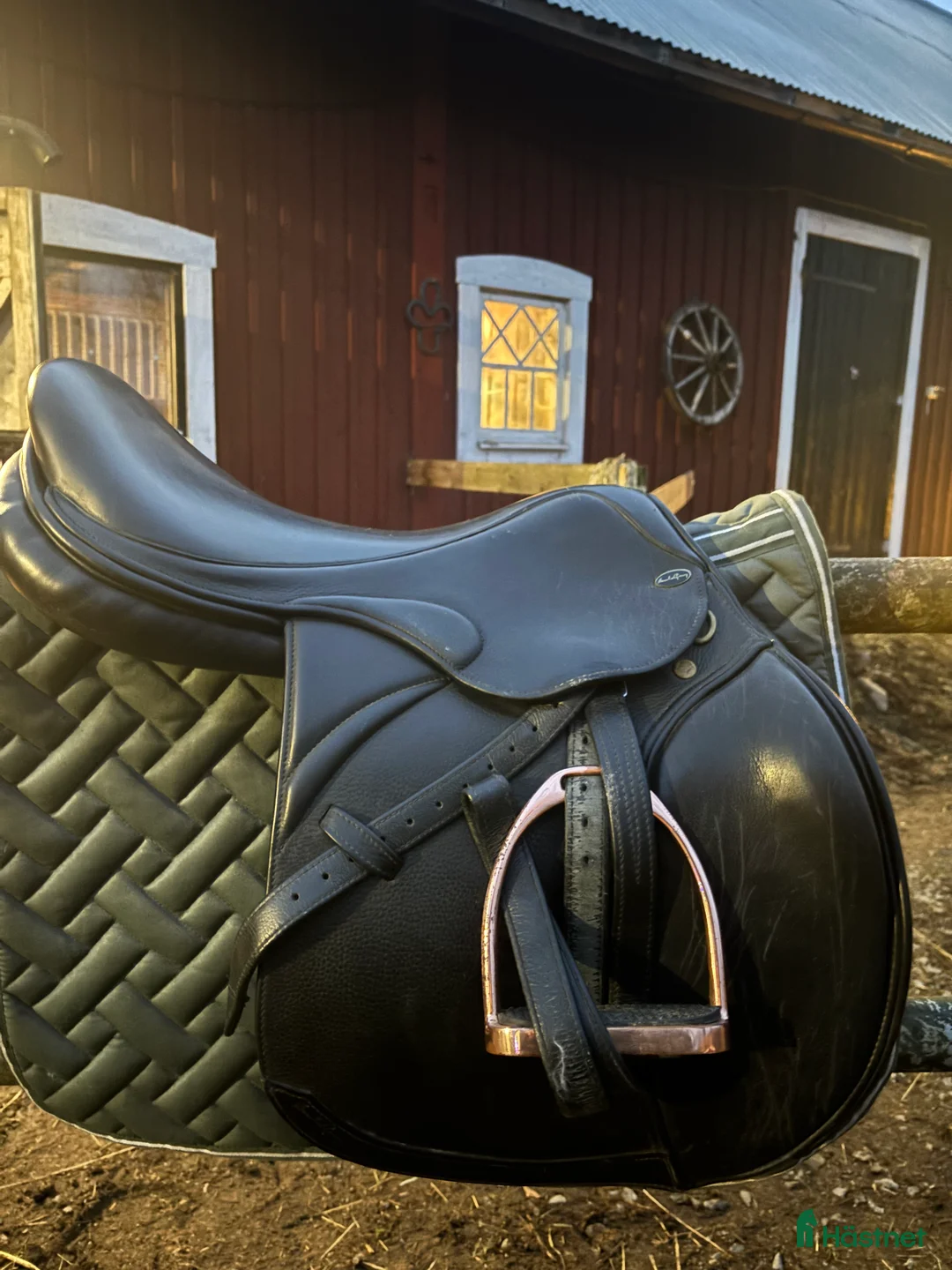 Sadlar hästutrustning till salu: Santa Cruz hoppsadel  i Braås - Annons 2