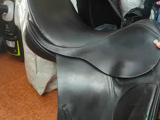Sadlar hästutrustning Bra enkel nära dressyrsadel till kanonpris - Annons 4