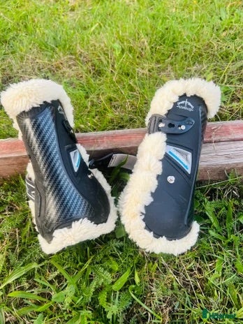 Benskydd hästutrustning Veredus Carbon gel fårskinn - Annons 2