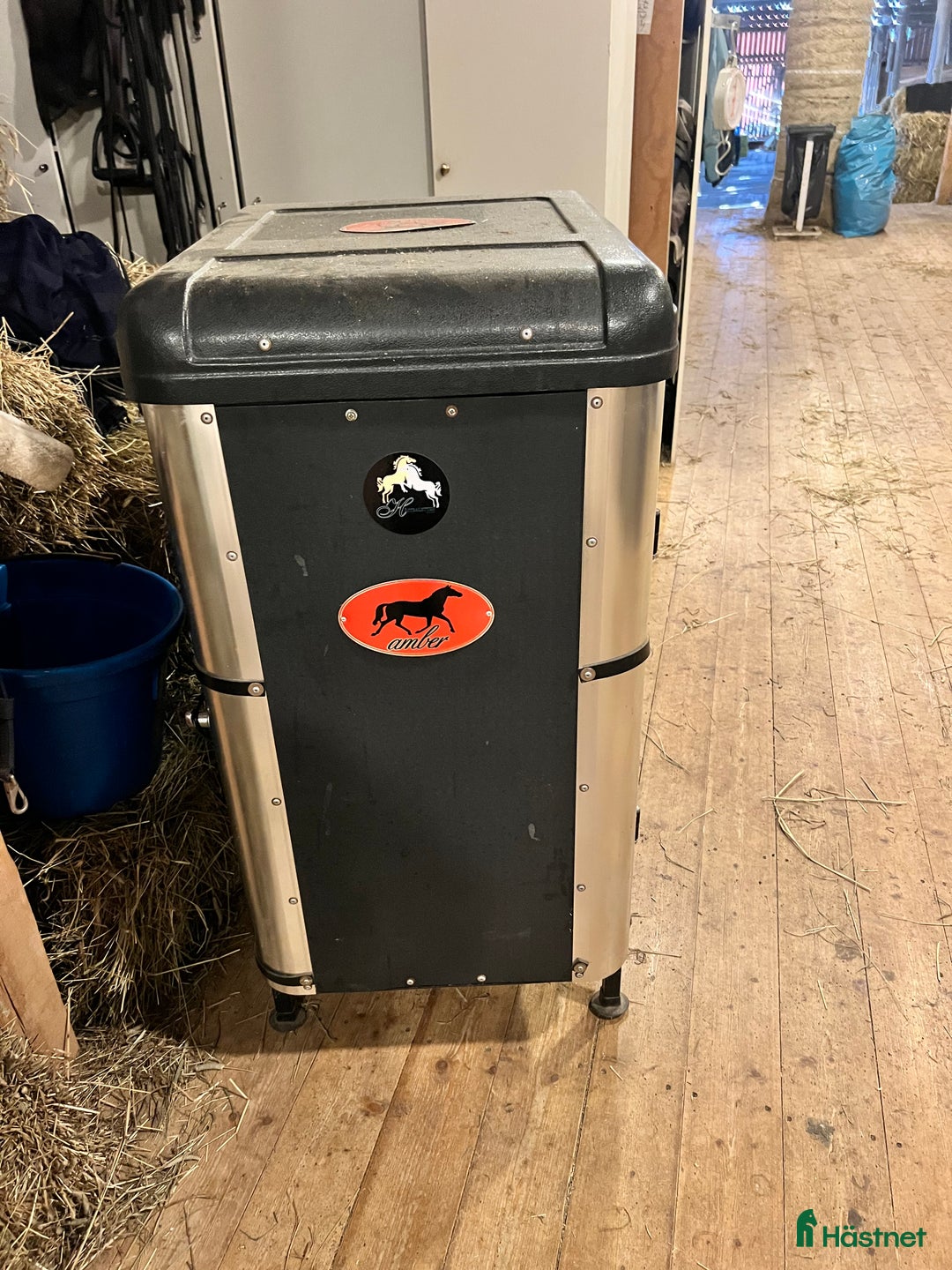 Övrig Hästutrustning hästutrustning till salu: Amber sadelskåp/ meetingskåp i Täby - Annons 1