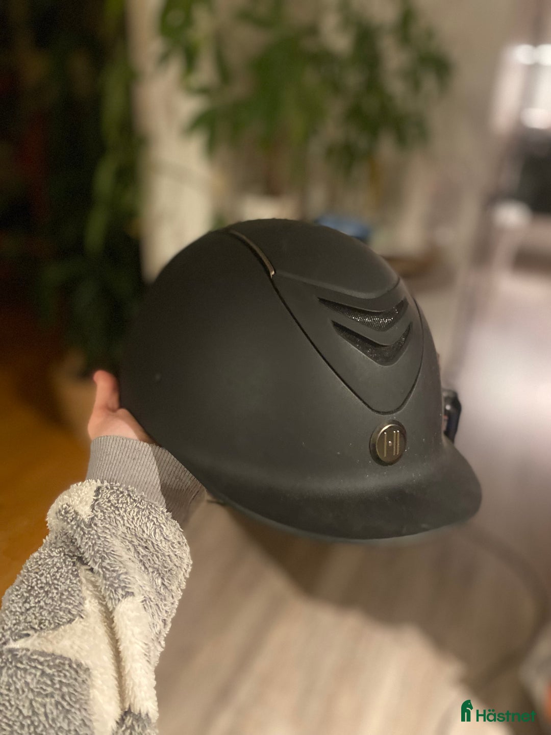 Hjälmar ryttarutrustning till salu: OneK Ridhjälm 💕 i Bro - Annons 2