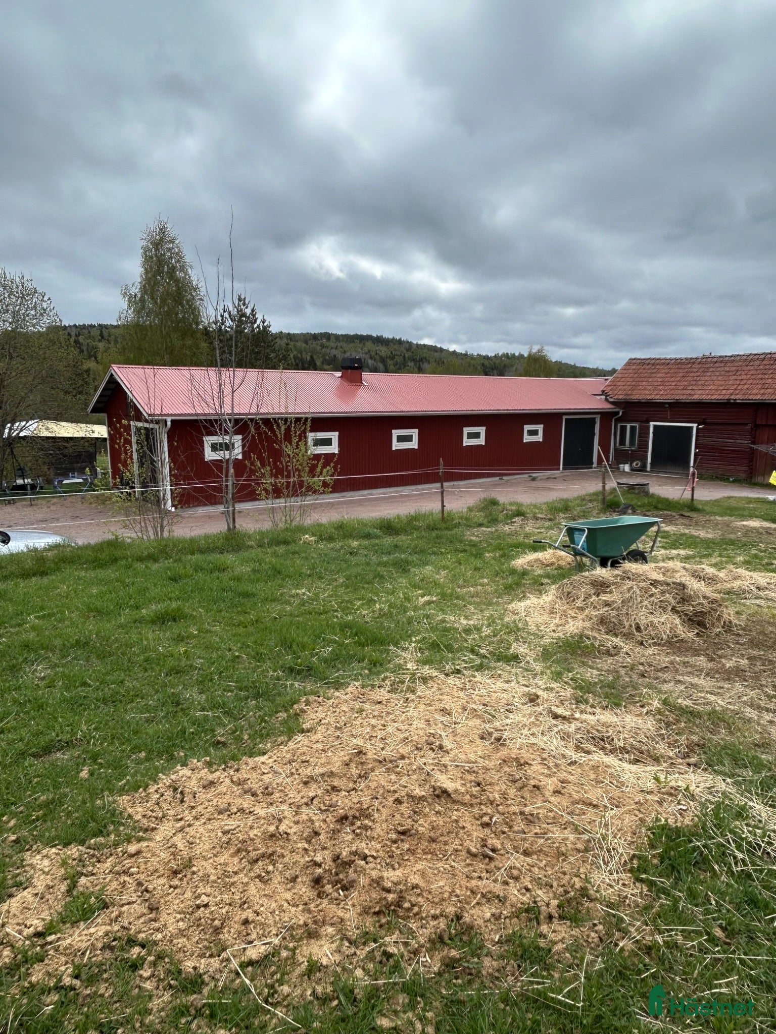  hästgårdar till salu: Stallbyggnad - Annons 1