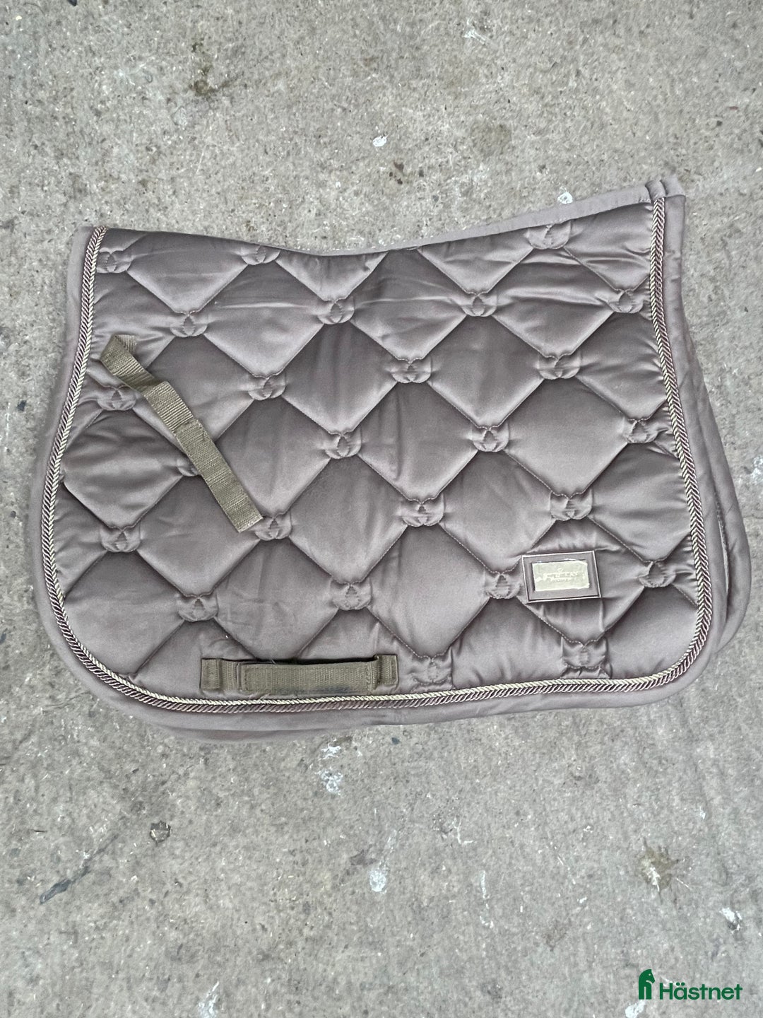 Schabrak & Vojlockar hästutrustning till salu: Jättefint ES schabrak!  i Flyinge - Annons 1