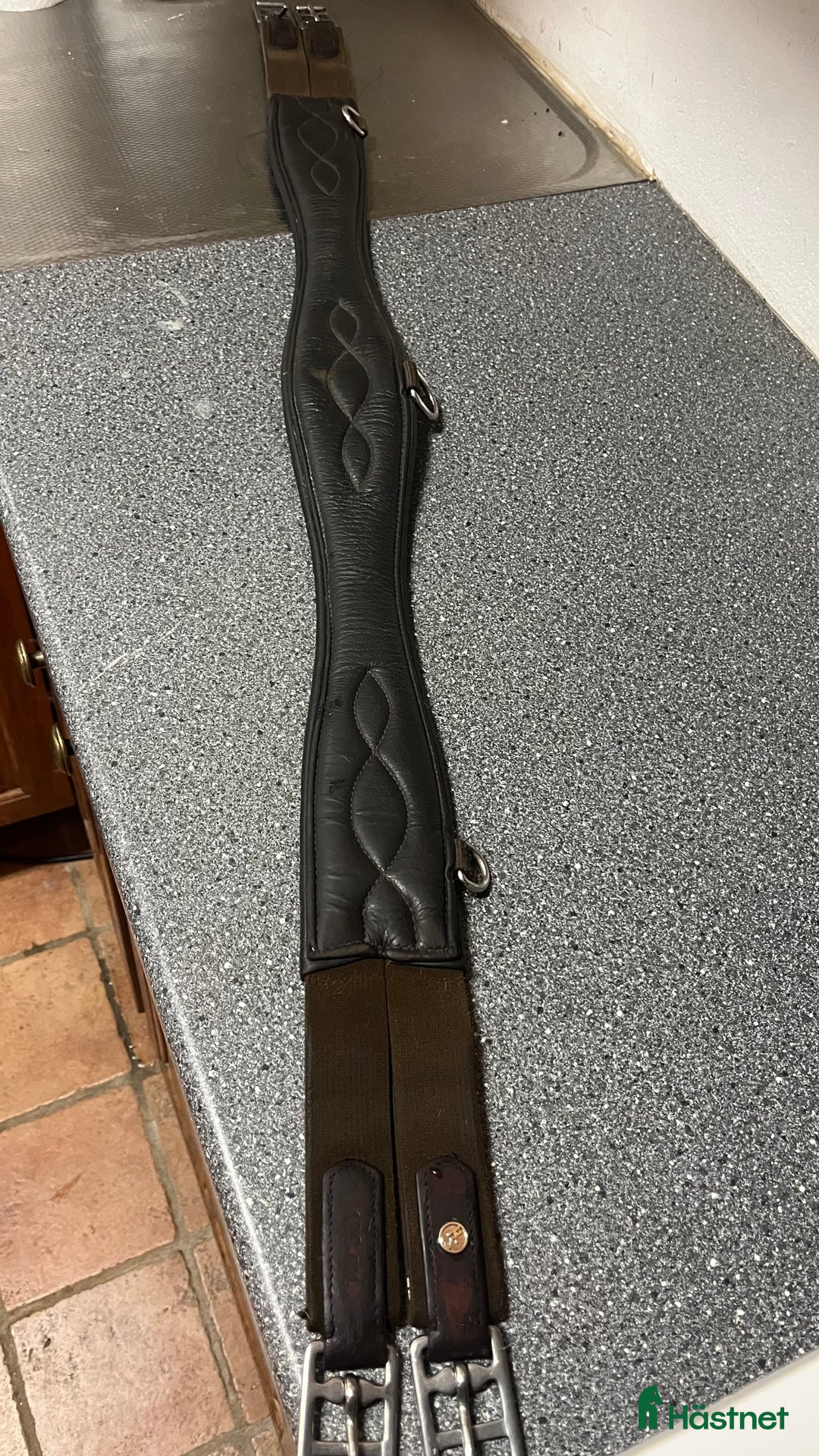 Sadeltillbehör hästutrustning till salu: Anatomisk lädergjord från HS 120 cm i Örby - Annons 2