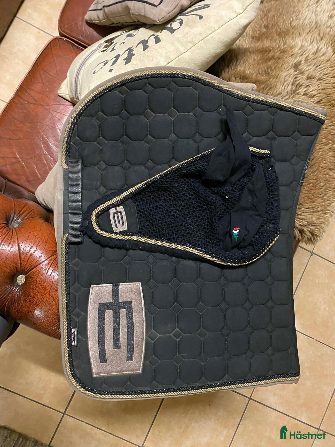 Schabrak & Vojlockar hästutrustning till salu: E-loggeschabrak och tillhörande huva i Växjö - Annons 2