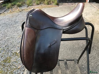Sadlar hästutrustning till salu: Fin Spalding dressyrsadel i Sturefors - Annons 2