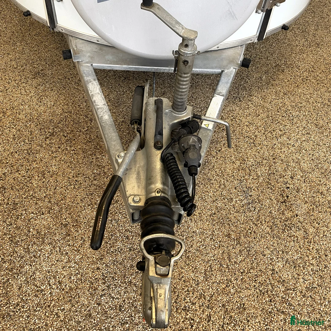 Hästtransporter  fordon & transport till salu: Fin Fautras Oblic+2 2021 m ramp o öppningsbar sida - Annons 14