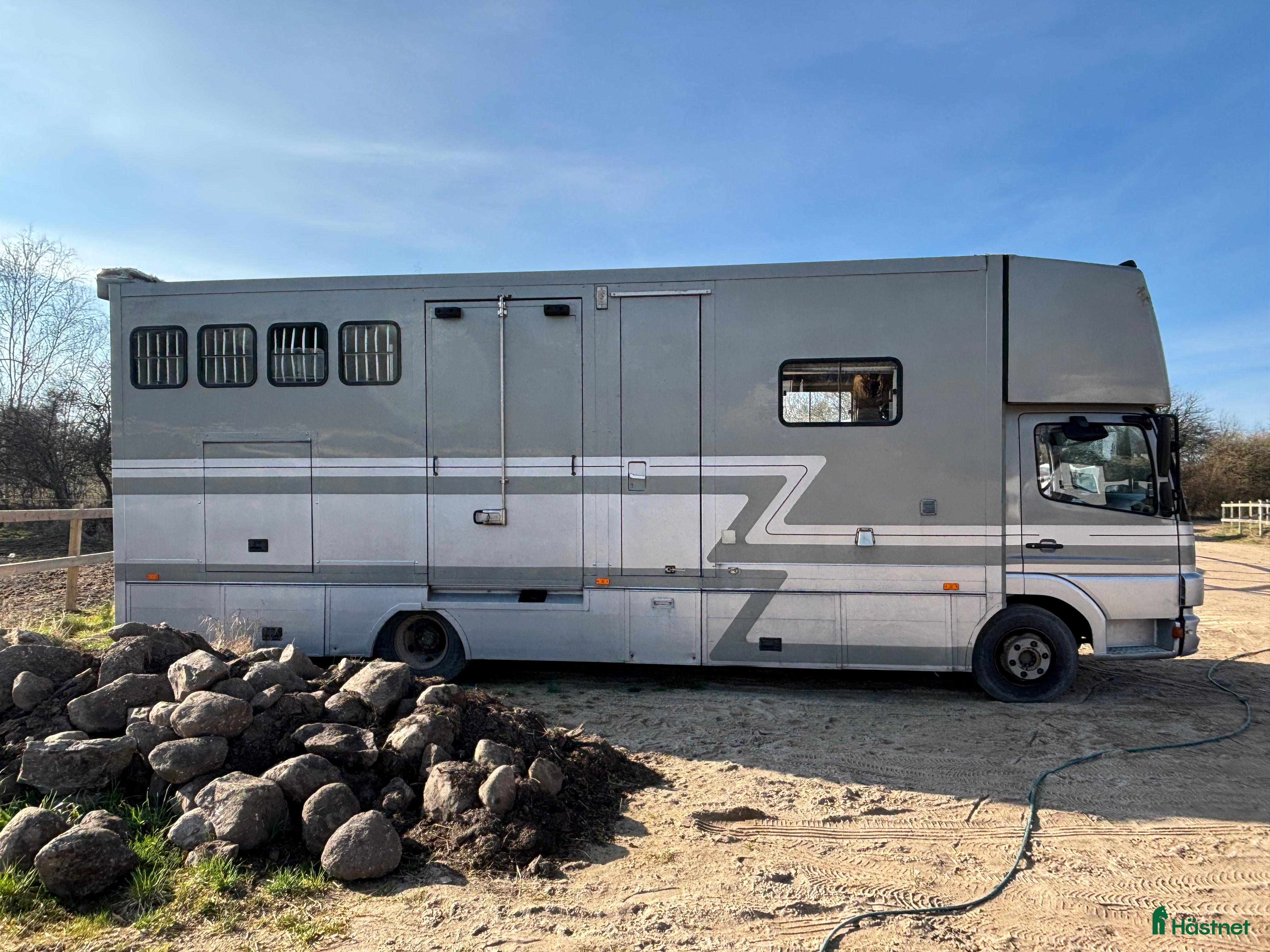 Hästlastbilar  fordon & transport till salu: 4 hestes lastbil med living - Annons 2