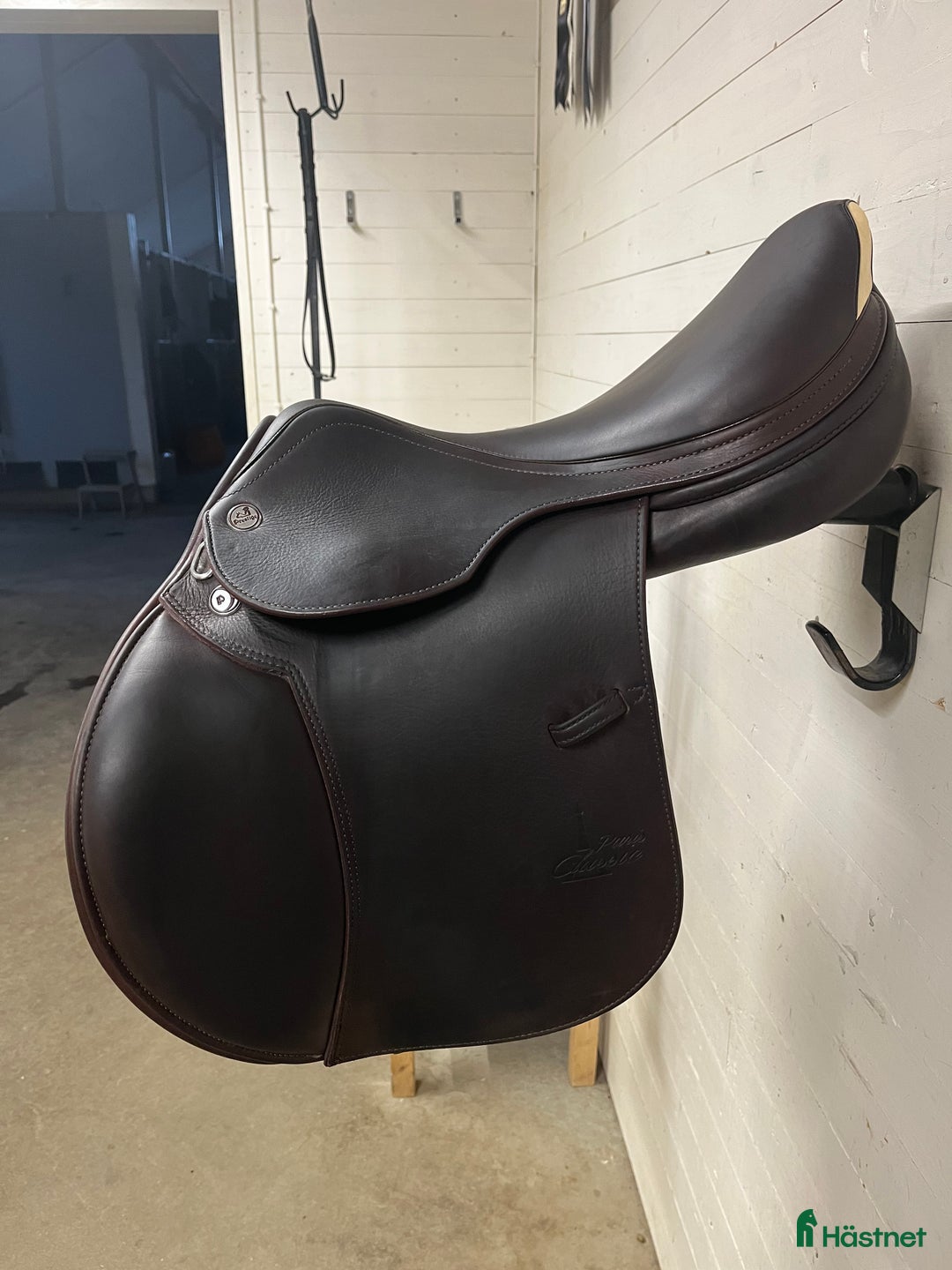 Sadlar hästutrustning till salu: Prestige Paris Classic hoppsadel ”som ny” i Bromma - Annons 2