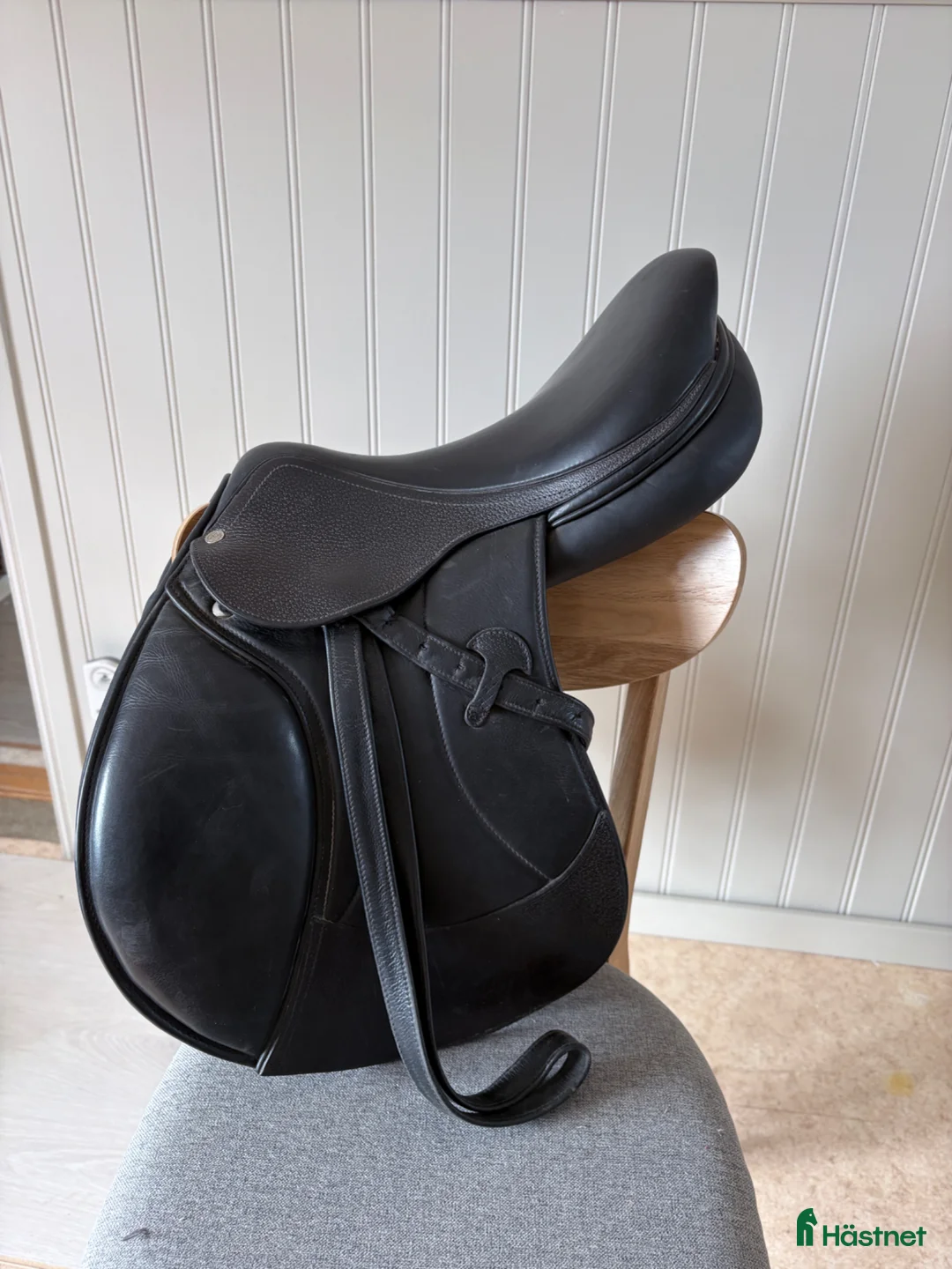 Sadlar hästutrustning till salu: Fin ergox2 hoppsadel - Annons 1