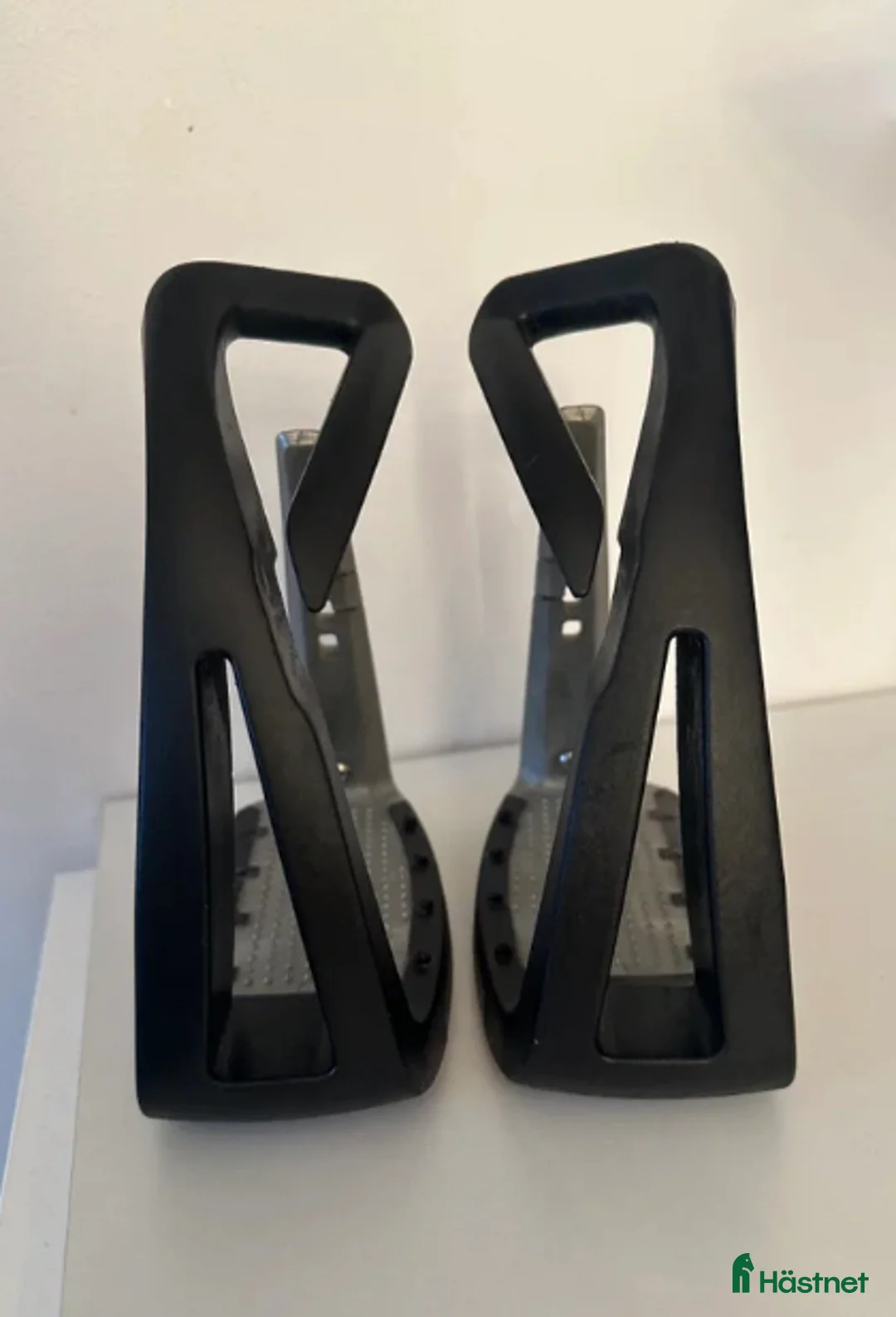 Stigbyglar hästutrustning till salu: Freejump stigbyglar  - Annons 1