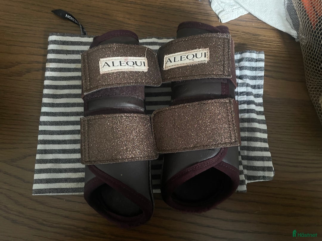 Benskydd hästutrustning till salu: Alequi dressyrskydd  i Stockholm - Annons 2