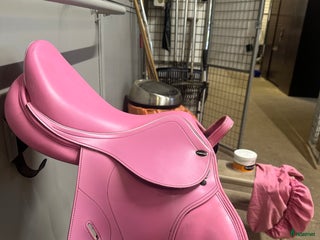 Sadlar hästutrustning till salu: 🩷🩷ROSA SADEL🩷🩷 i Danderyd - Annons 21