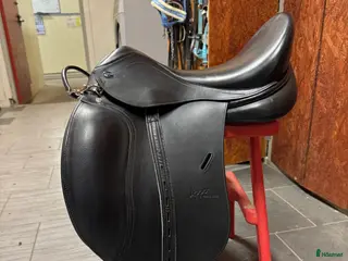 Sadlar hästutrustning Fin dressyrponnysadel i Strömstad - Annons 8