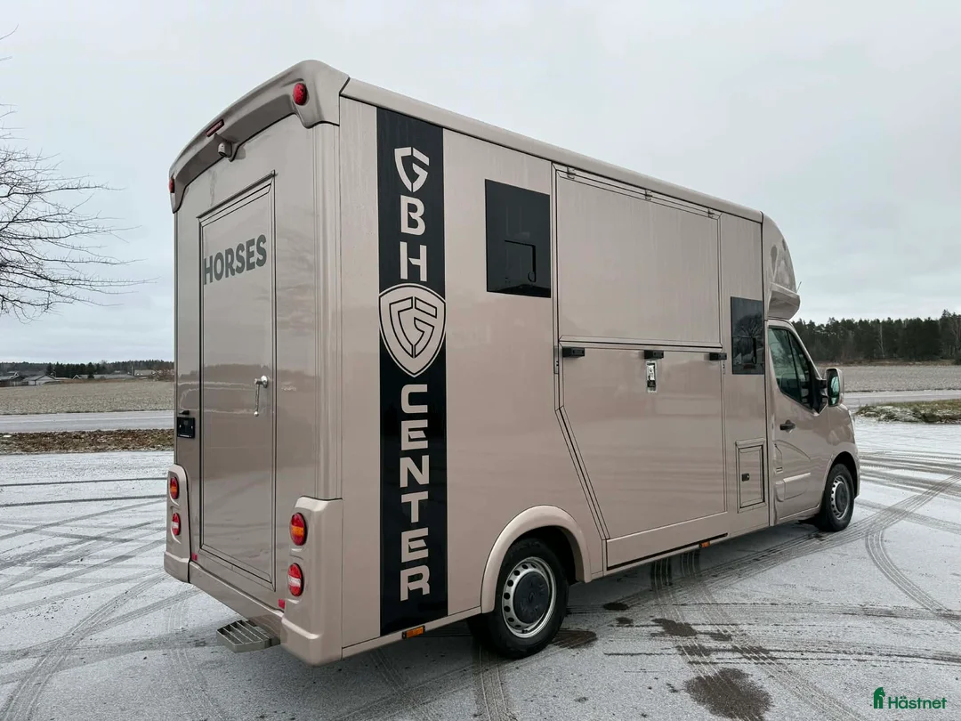 Hästlastbilar  fordon & transport till salu: HÄSTLASTBIL NORDIC HORSE 5 STUTERI *HÖG LASTVIKT* i Köping - Annons 4