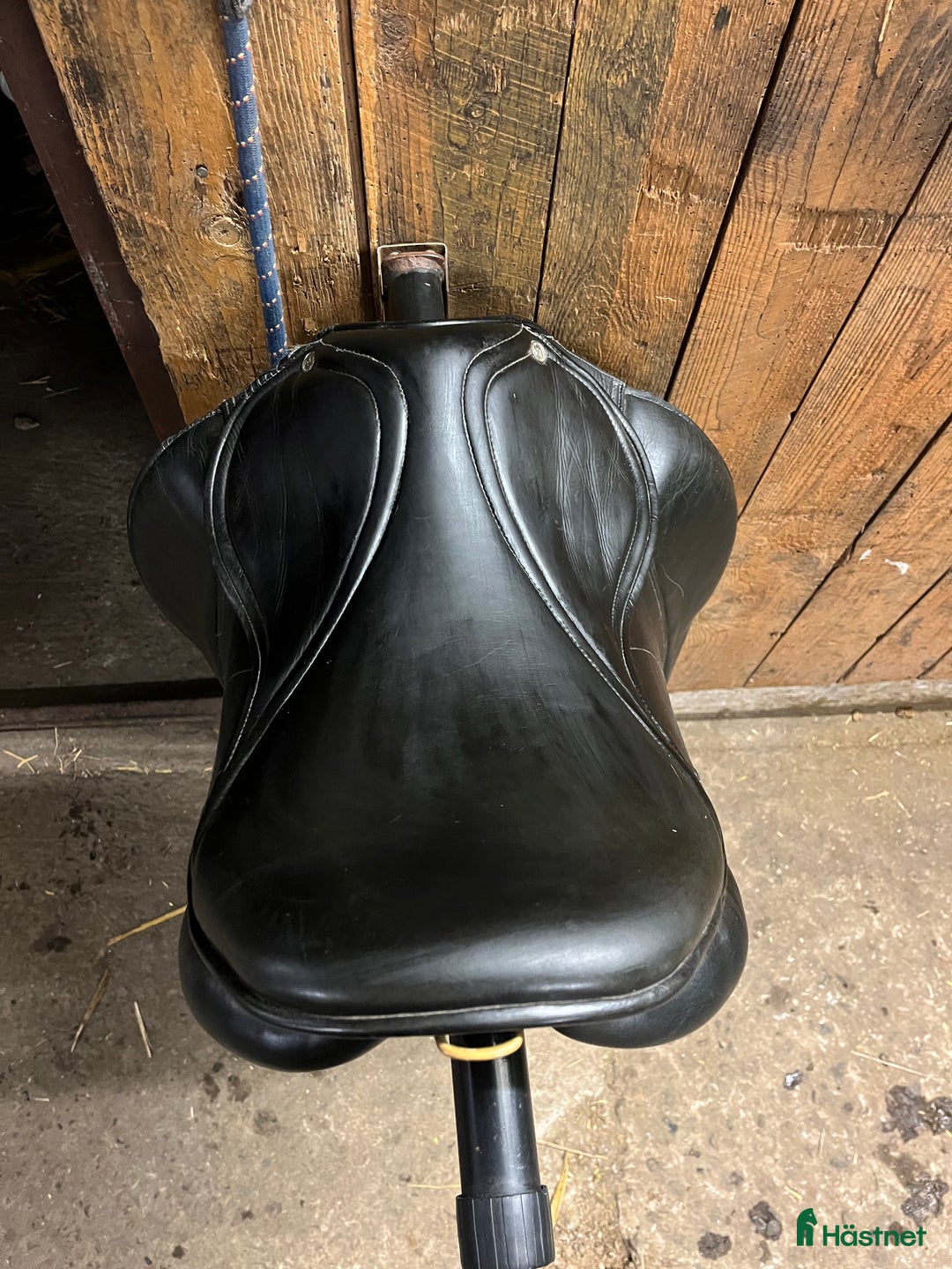 Sadlar hästutrustning till salu: Hrimnir sadel säljes i Veberöd - Annons 4