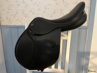 Sadlar hästutrustning till salu: Mycket fin hoppsadel i Åby - Annons 5