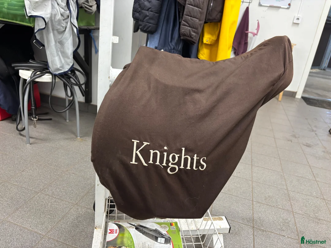 Sadlar hästutrustning till salu: Knights hoppsadel - Annons 5