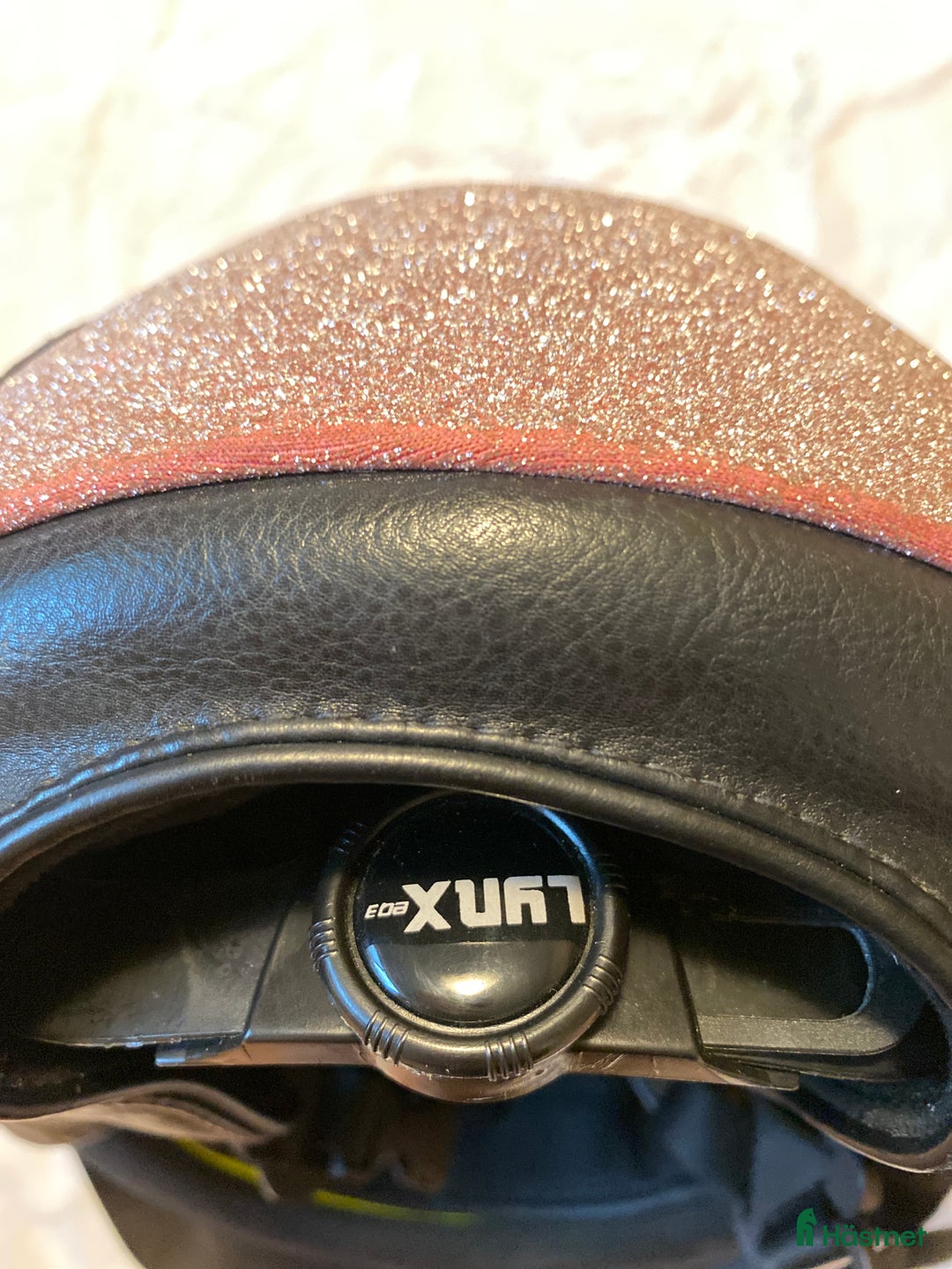 Hjälmar ryttarutrustning till salu: Rosa-lila hjälm Lynx 55 i Täby - Annons 6