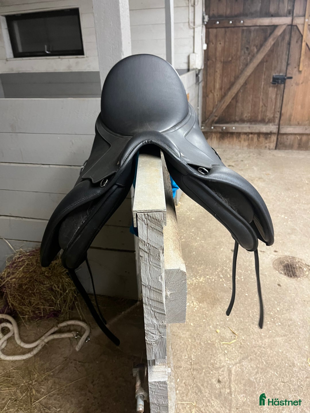 Sadlar hästutrustning till salu: Wintec dressyr syntetsadel  i Landsbro - Annons 5