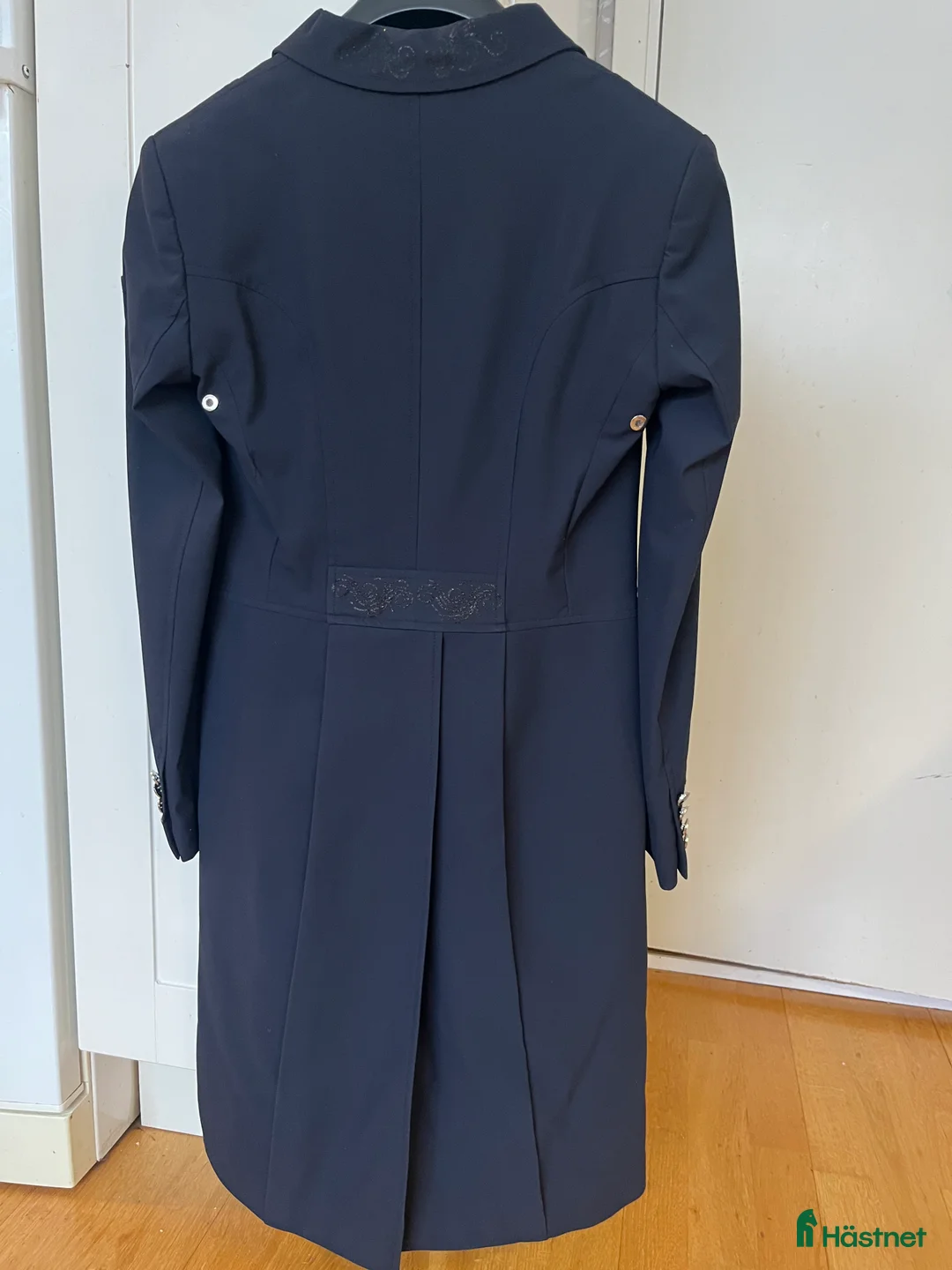 Jackor & Kavajer ryttarutrustning till salu: Superfin Equiline x-cool frack med bling  i Vallentuna - Annons 2