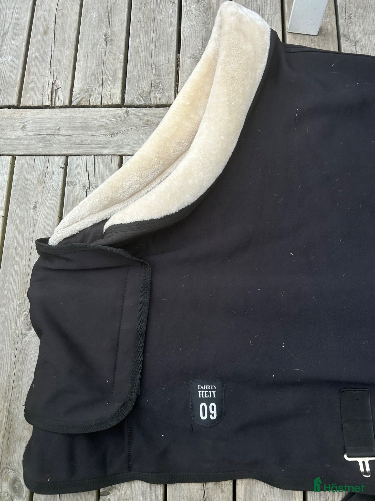 Täcken hästutrustning till salu: Fint svart täcke 145cm  - Annons 3