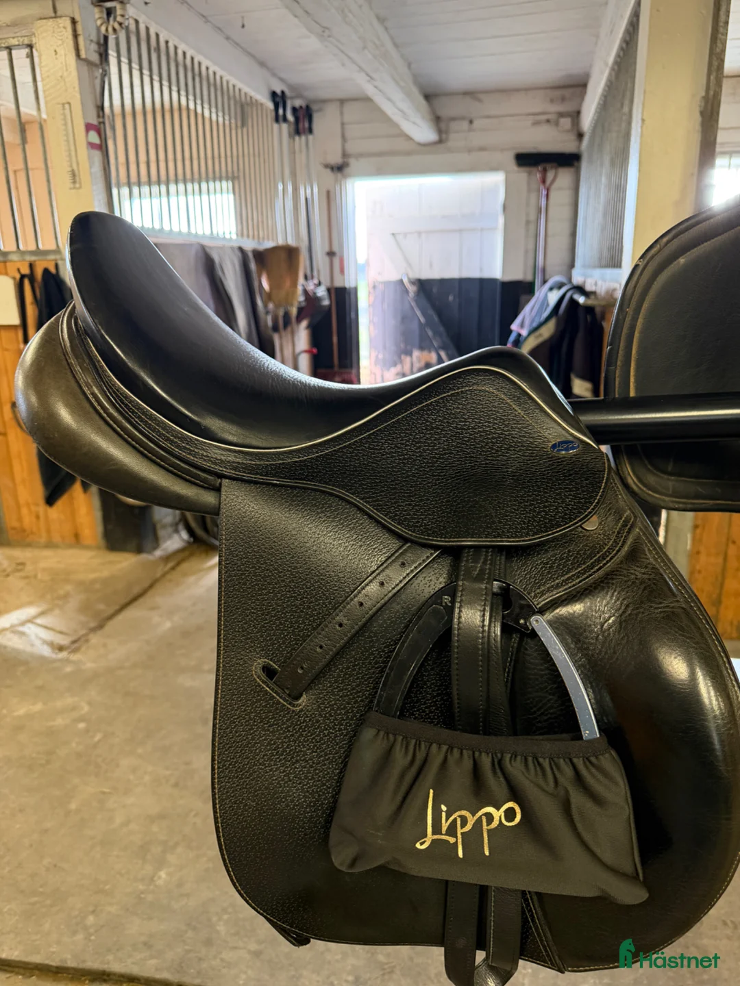 Sadlar hästutrustning till salu: Lippo enzo hoppsadel  - Annons 1