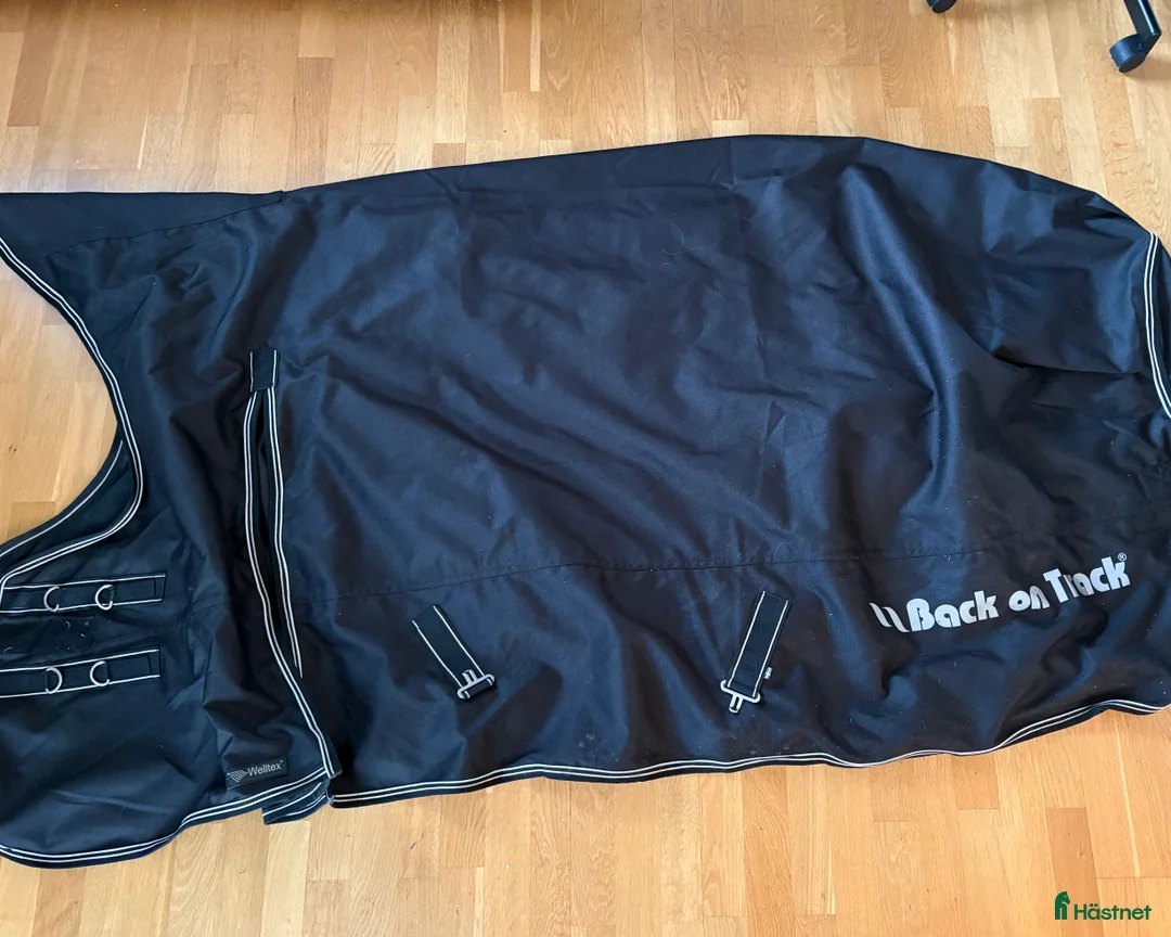 Täcken hästutrustning till salu: Back on Track regntäcke 50g - Annons 1