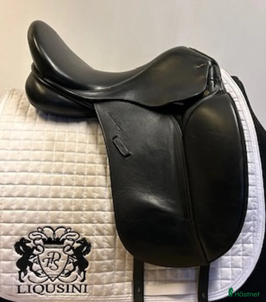 Sadlar hästutrustning till salu: Dressyrsadel santa cruz - Annons 1