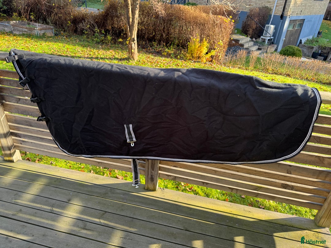 Täcken hästutrustning till salu: Diverse täcken i Finspång - Annons 8