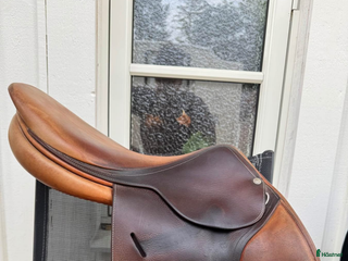 Sadlar hästutrustning till salu: Fin butet sadel i Hjo - Annons 1