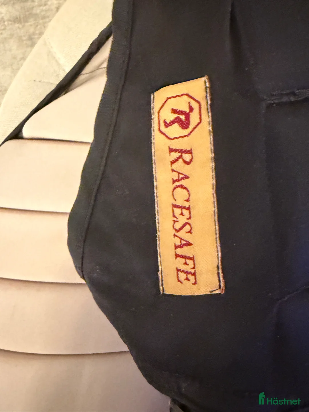 Säkerhetsvästar ryttarutrustning till salu: Säkerhetsväst Racesafe XL (lång modell) – 700 kr i Enköping - Annons 3