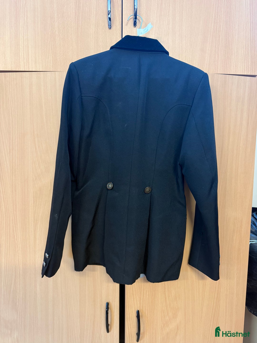 Jackor & Kavajer ryttarutrustning till salu: Svart kavaj  i Vendelsö - Annons 2