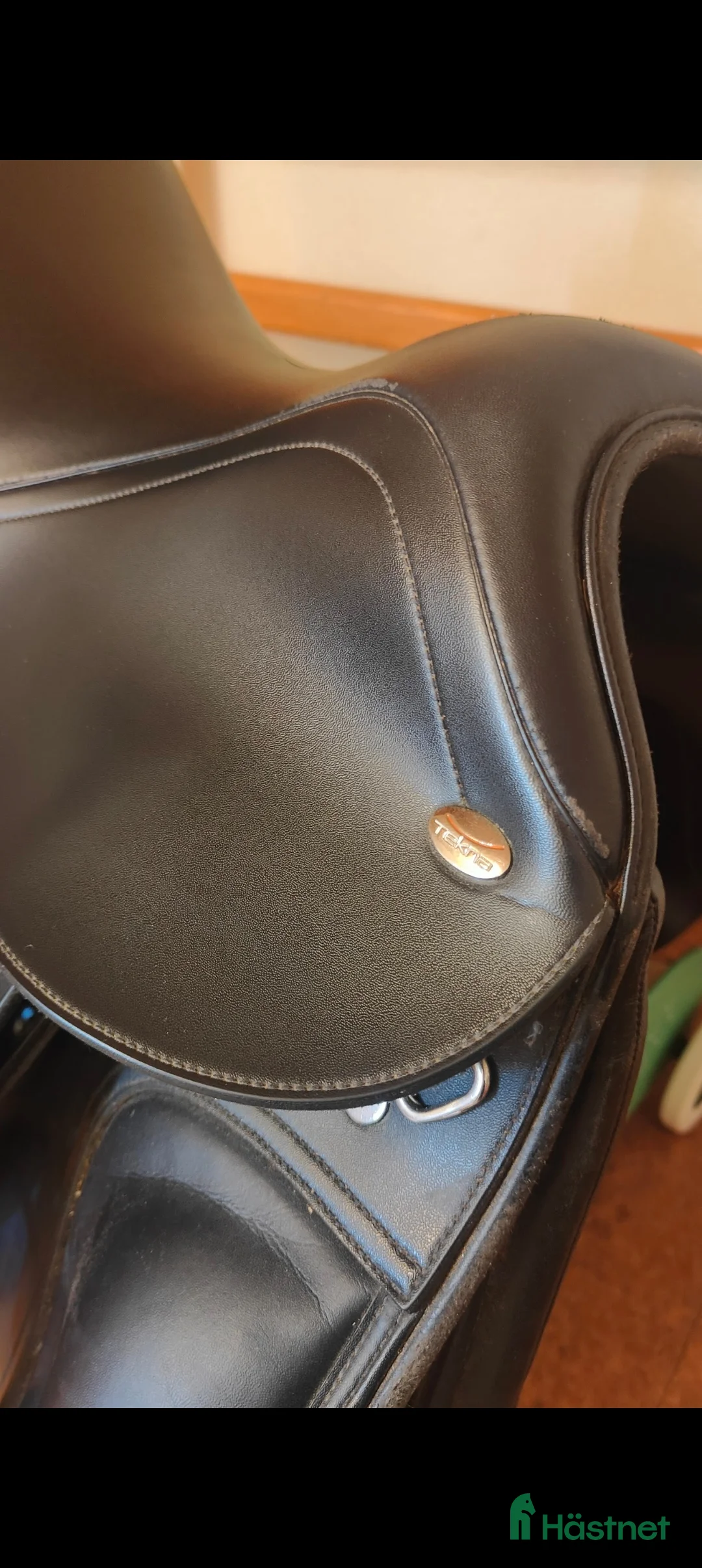 Sadlar hästutrustning till salu: Dressyrsadel från Tekna - mkt gott skick i Södertälje - Annons 4