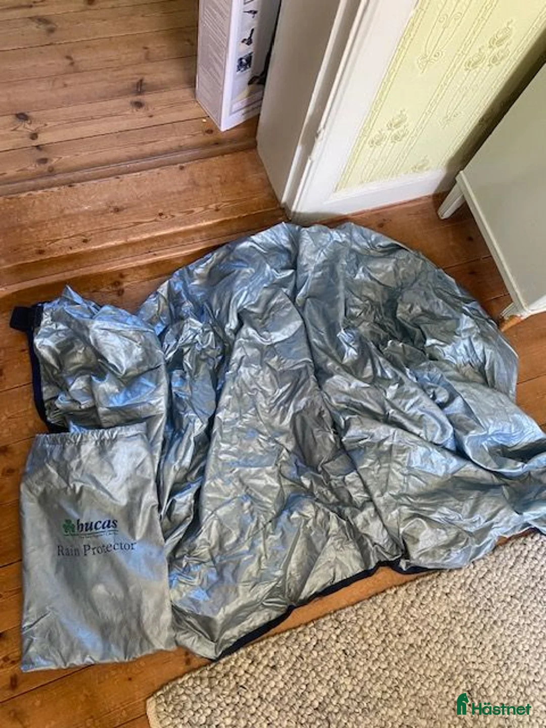 Täcken hästutrustning till salu: Bucas ridregntäcke - Annons 1