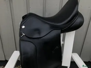 Sadlar hästutrustning till salu: Fin Anky dressyrsadel i Kalix - Annons 1