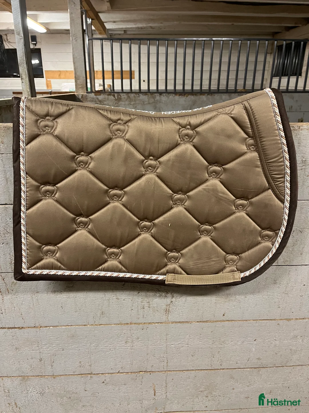 Schabrak & Vojlockar hästutrustning till salu: Brunt schabrak fårn ps  i Landsbro - Annons 3