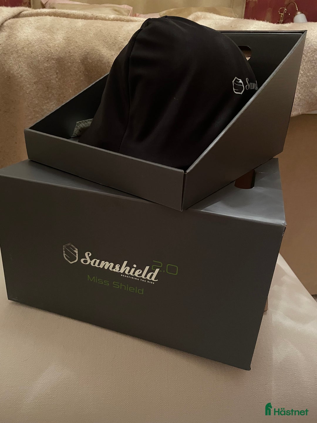 Hjälmar ryttarutrustning till salu: Nyinköpt Samshield Miss shield Storlek L i Stockholm - Annons 4