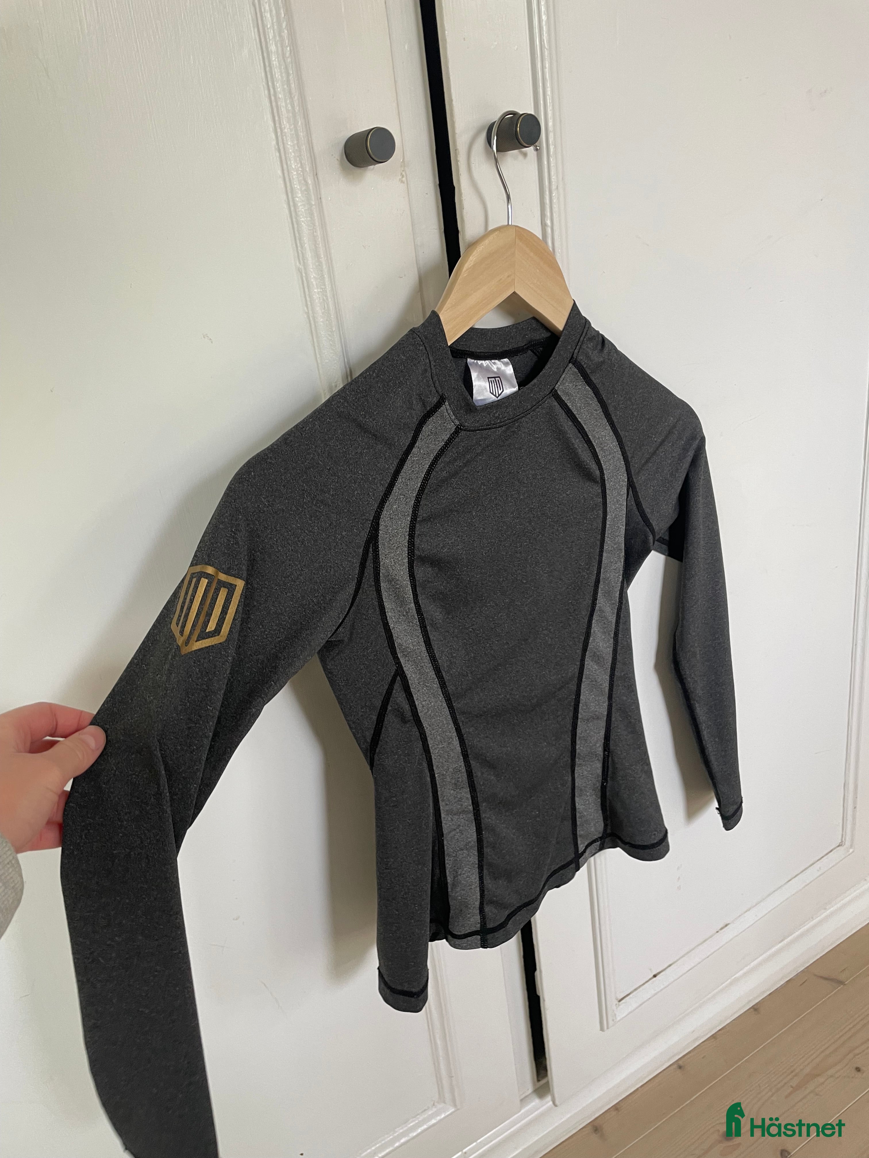 Övrigt Ridkläder ryttarutrustning till salu: Maya delorez tröjor i Varberg - Annons 3