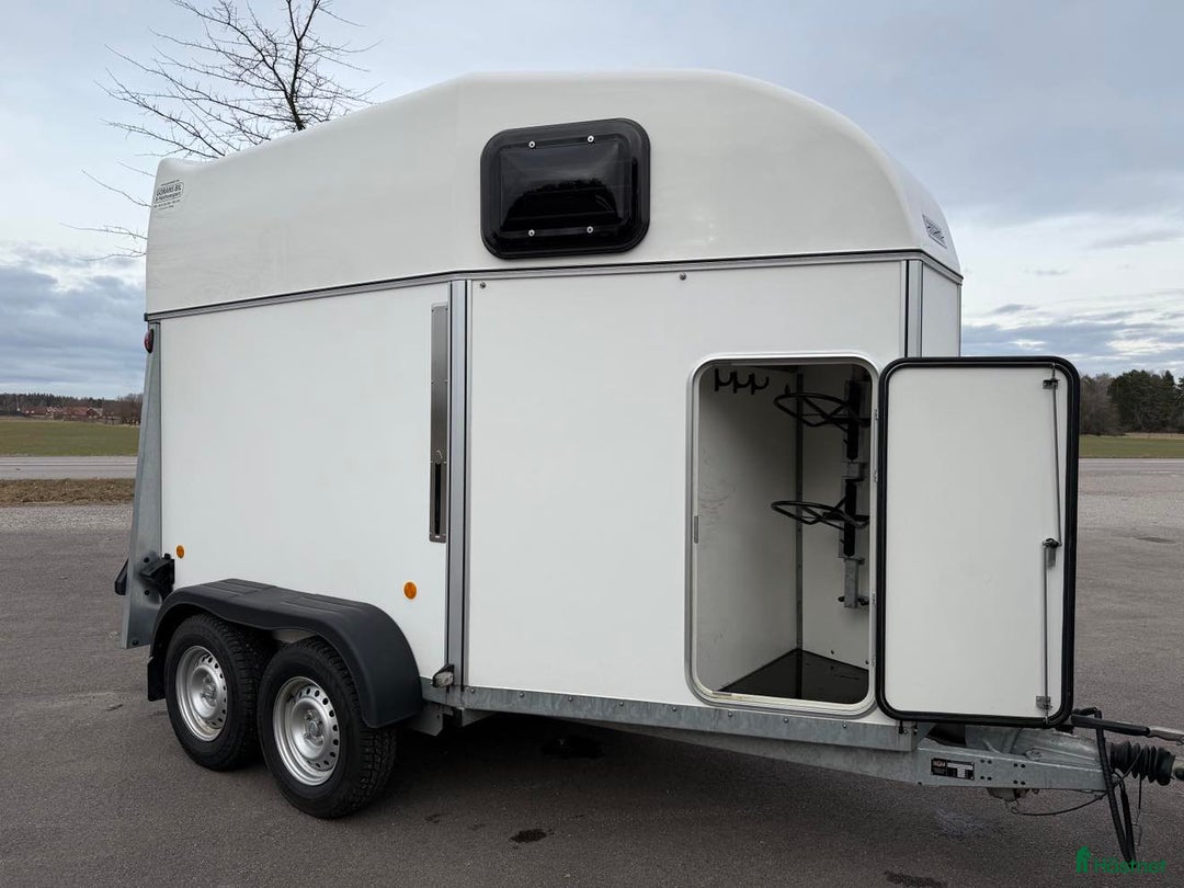 Hästtransporter  fordon & transport till salu: ROYAL XT HÄSTTRANSPORT  i Köping - Annons 5