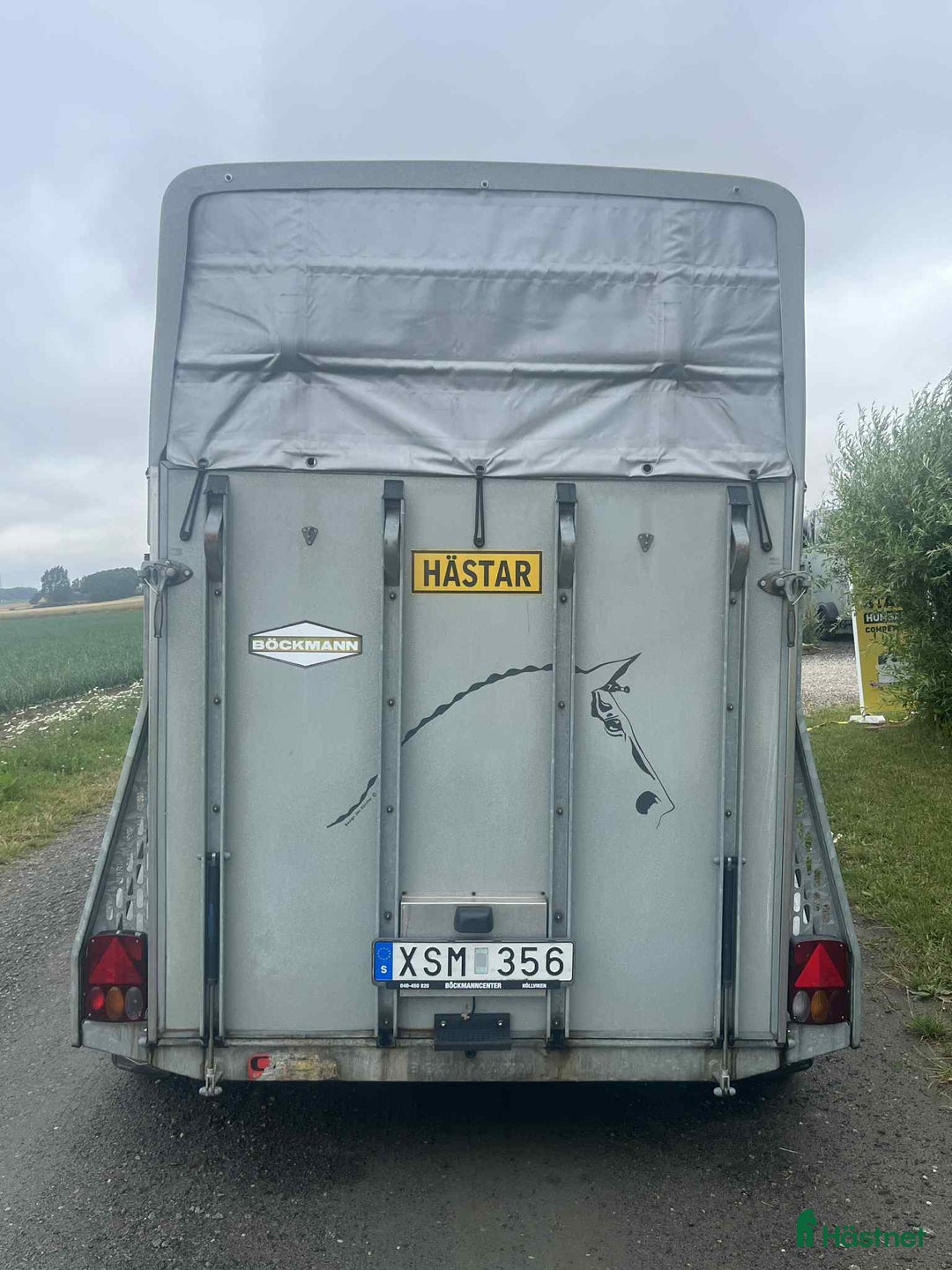 Hästtransporter  fordon & transport till salu: Fin hästtransport i glasfiber med sadelkammare i Löderup - Annons 3