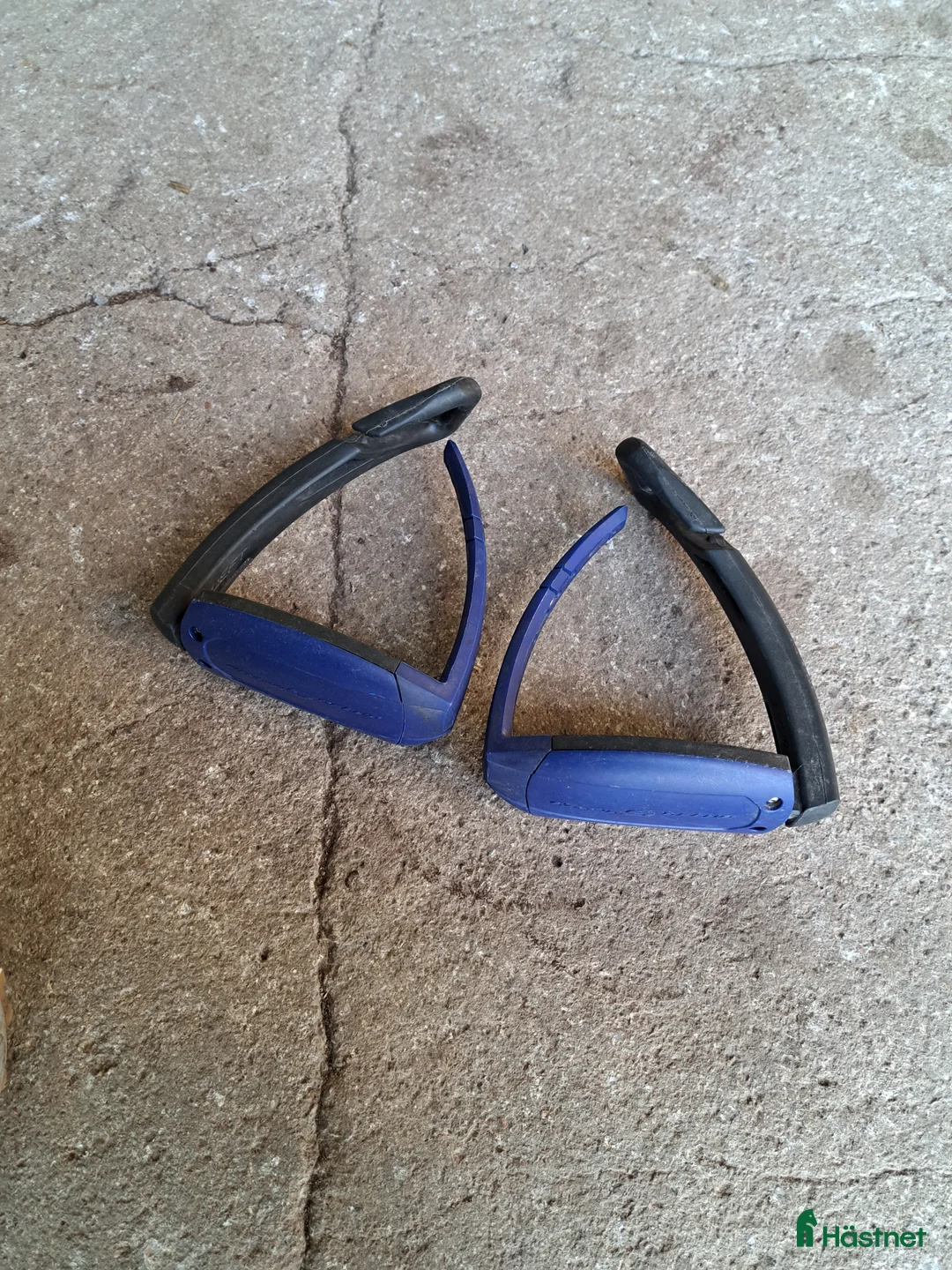 Stigbyglar hästutrustning till salu: Marinblå/Svarta Freejump Soft up PRO - Annons 2