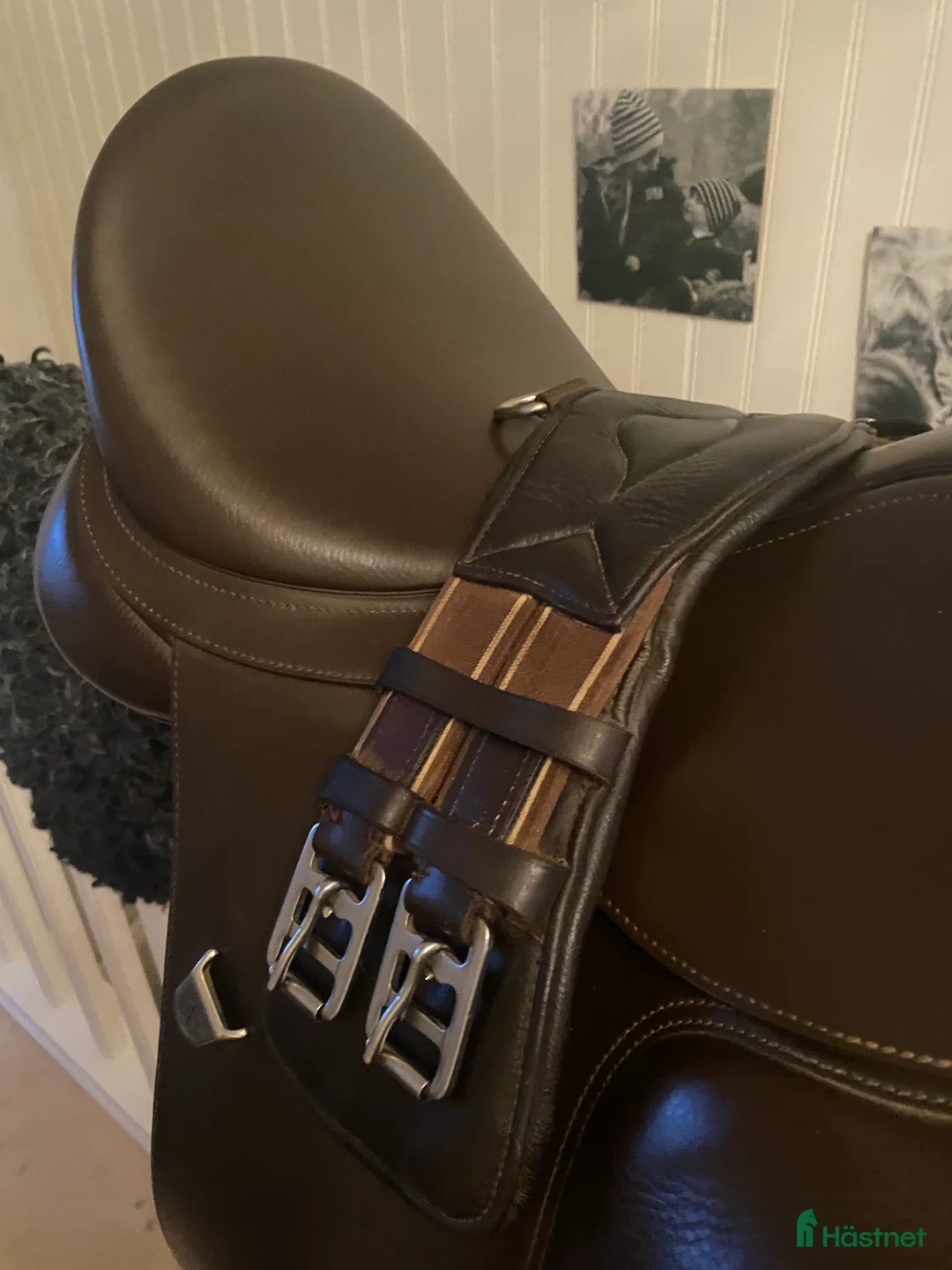 Sadlar hästutrustning till salu: Mycket fin Bates dressyrsadel! i Tranås - Annons 6