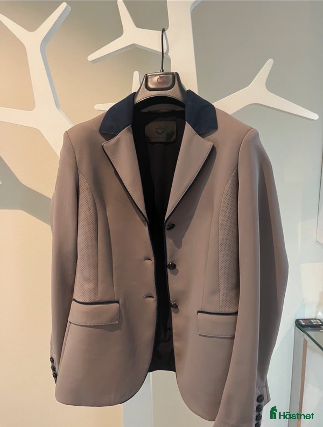 Jackor & Kavajer ryttarutrustning till salu: Kavaj i superfint skick  i Bjärred - Annons 6